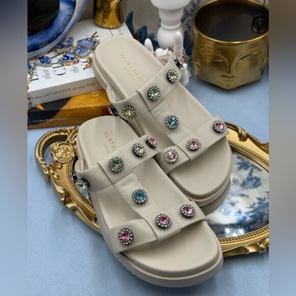 🆕 KURT GEIGER LONDON 🧿 NWOB White Orson Flower Power Slide Sandals, Sz 40 US 9 - Picture 1 of 14